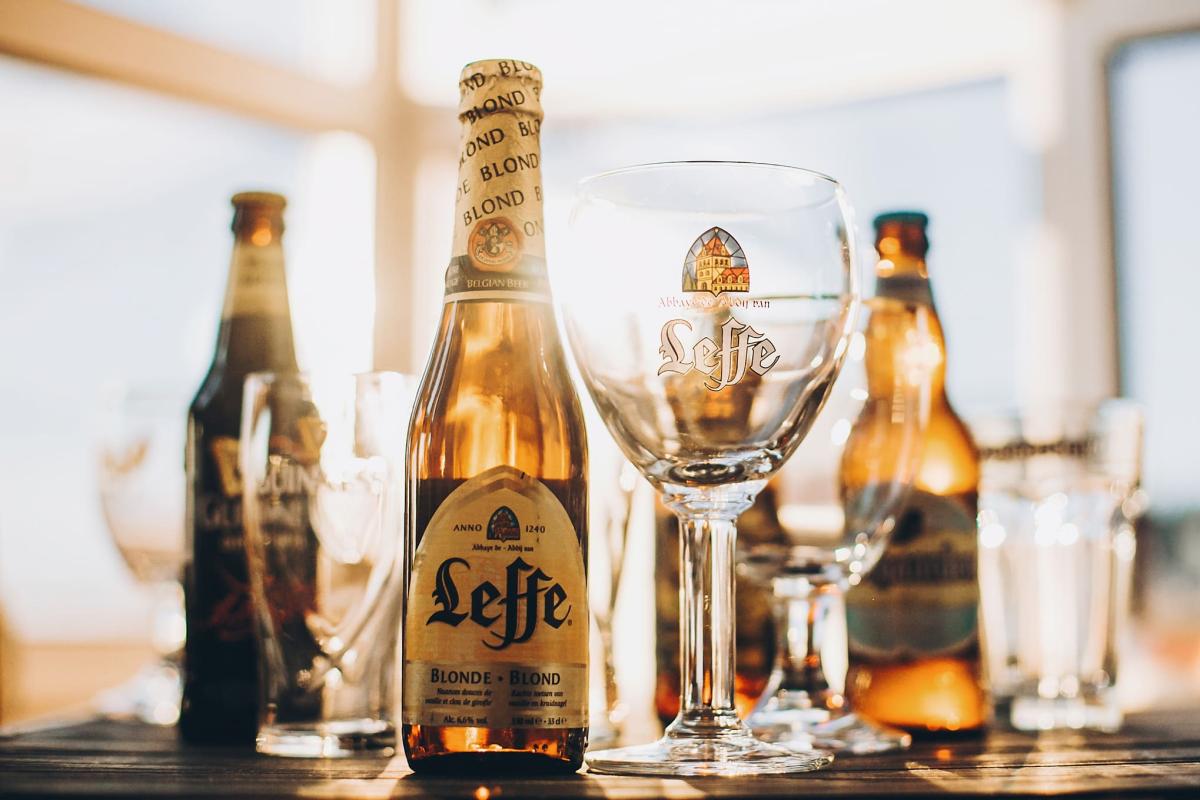 Bières artisanales belges : un voyage gustatif au cœur de la Belgique